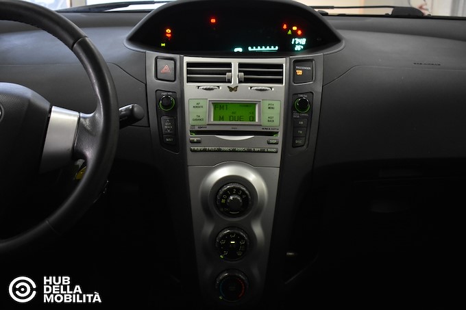 TOYOTA Yaris 1.0 5 porte